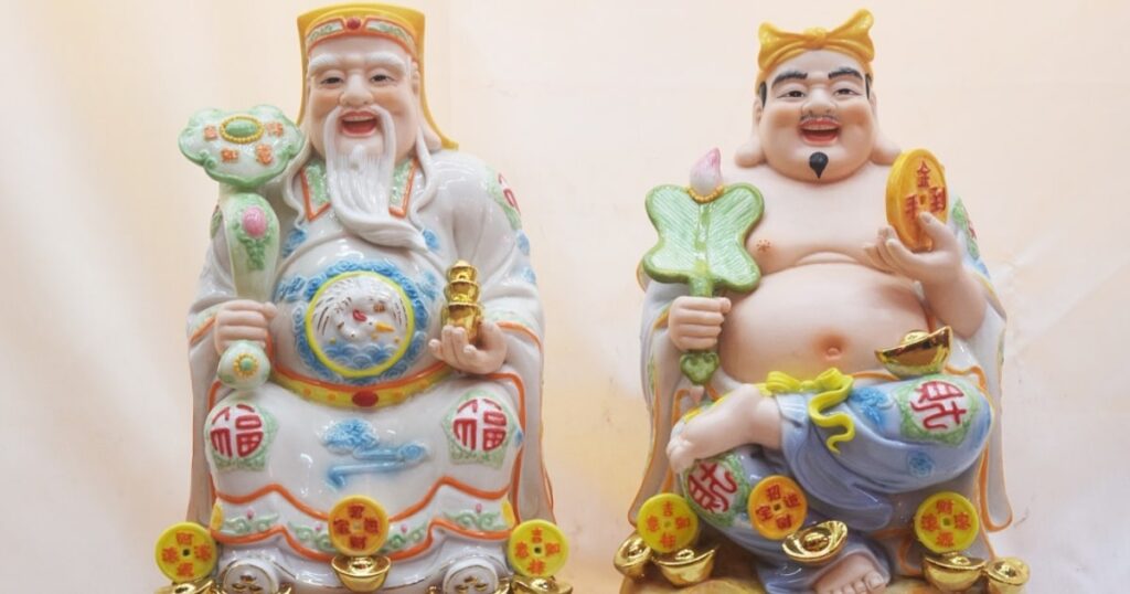 Đặt tượng ông thần tài bên trái hay bên phải